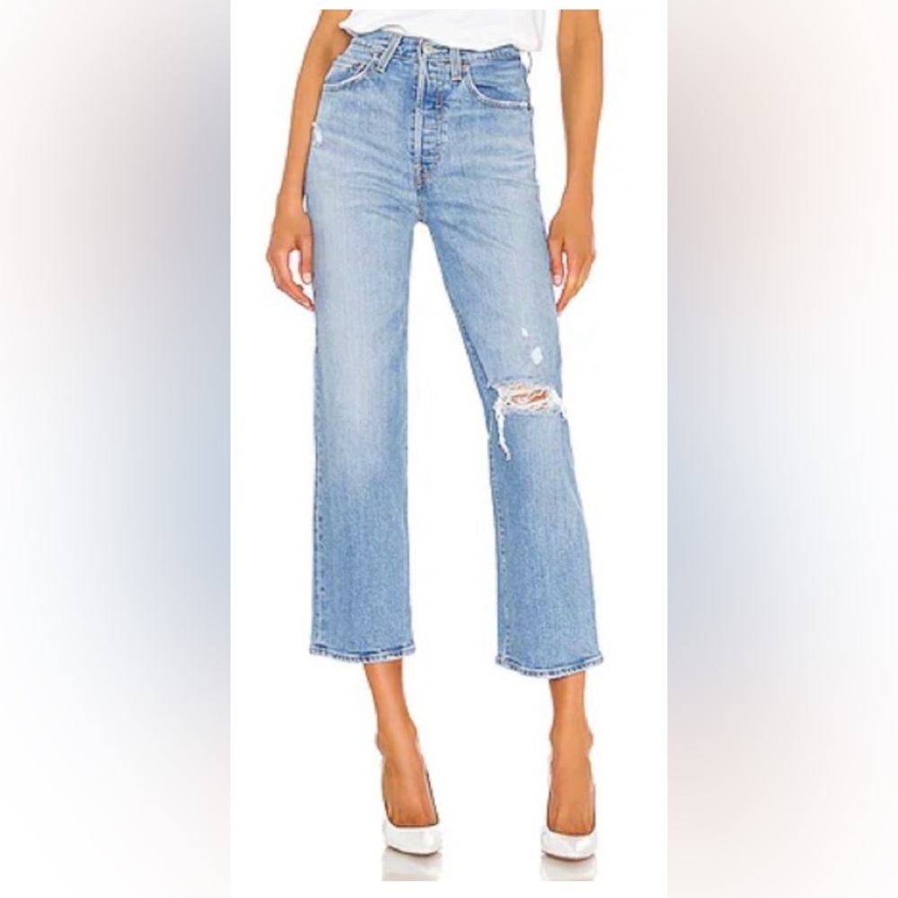 Levi’s light wash rib cage straight ankle jeans,